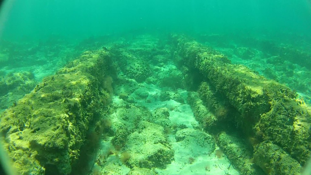 Libyanhistory's tweet photo. The port of Apollonia "Susa", part of it is submerged under the sea
(I have seen hundreds of other ports .. Apollonia is unique.
Relatively early date, 6-7th century BC, and later during the epoch of trireme warfare. No other complete harbour of this date)
Dr Nicholas Flemming https://t.co/XaUl3EYcf7