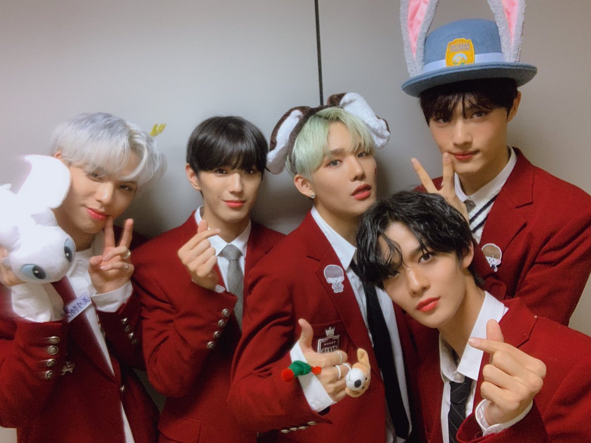 CIX_Official's tweet photo. 오늘도 함께해준 FIX 감사해요오💕
늦었지만 CIX생각하면서 오늘도 즐겁게 마무리하기☺️💛

#CIX #씨아이엑스 #BX #승훈 #배진영 #용희 #현석 #안녕낯선공간 #HelloStrangePlace #순수의시대 https://t.co/zRrrBmIKfj