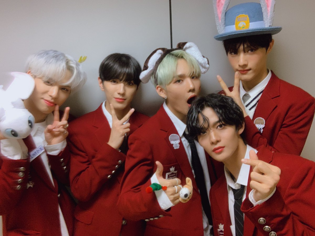 CIX_Official's tweet photo. 오늘도 함께해준 FIX 감사해요오💕
늦었지만 CIX생각하면서 오늘도 즐겁게 마무리하기☺️💛

#CIX #씨아이엑스 #BX #승훈 #배진영 #용희 #현석 #안녕낯선공간 #HelloStrangePlace #순수의시대 https://t.co/zRrrBmIKfj