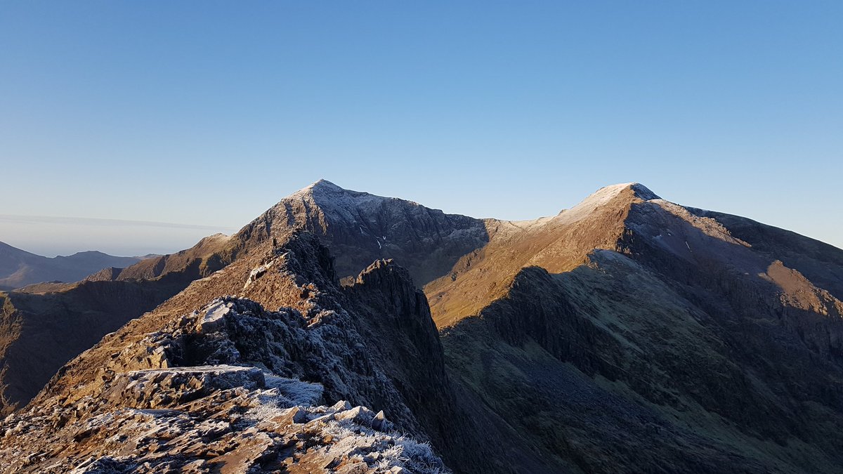 OranjeBergsport's tweet photo. A cool morning scramble along Crib Goch. Weather couldn't have been better! #yrwyddfa #snowdonia #lovewhereyoulive #instructorsdayoff https://t.co/vzf9gtzkBK