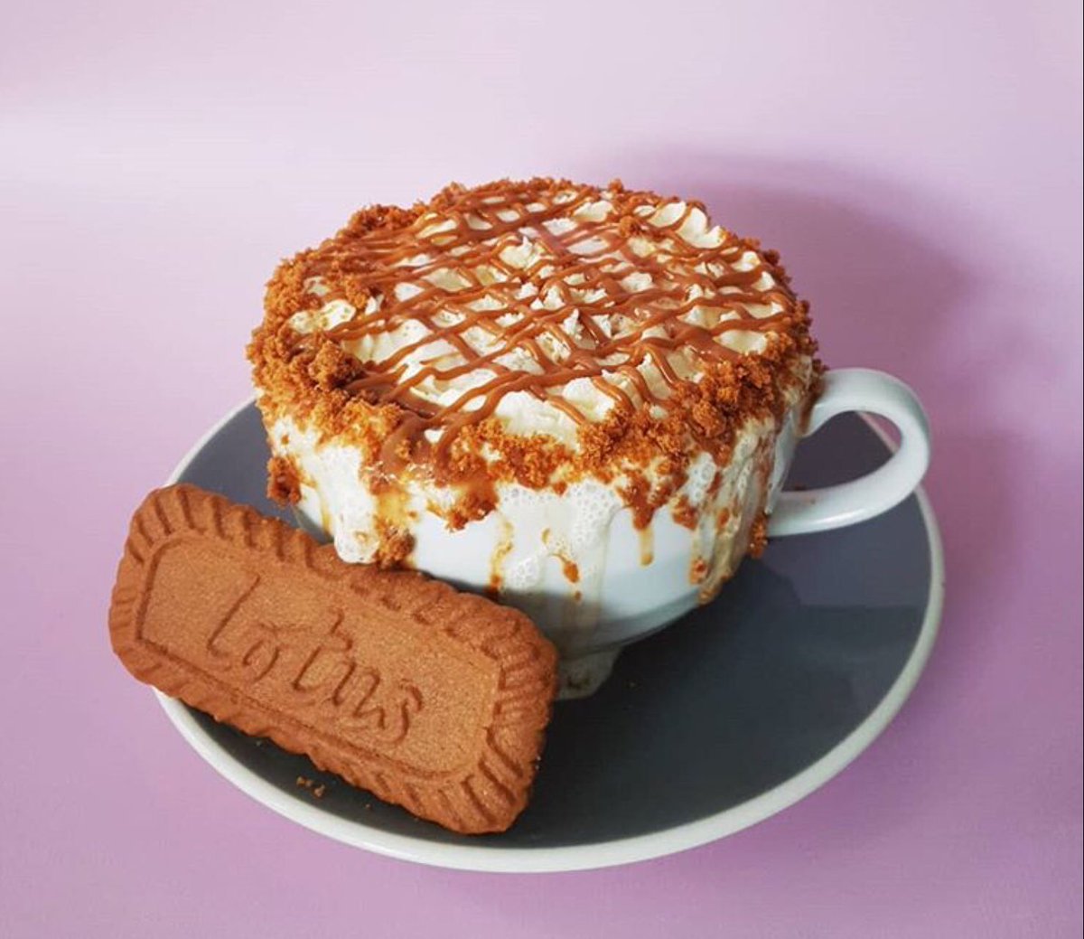 Who rule the world?......BISCOFF! 😻 
Instagram worthy Christmas treats now in 👸 ☕
☕
☕
☕

@churchill_1795  @lotusbiscoffuk #fitforaqueen #king #christmaslatte #christmasdrinks #chrismtasmenu #festivemenu #biscoff #biscofflatte #instaphoto #instagramworthy #foodphoto