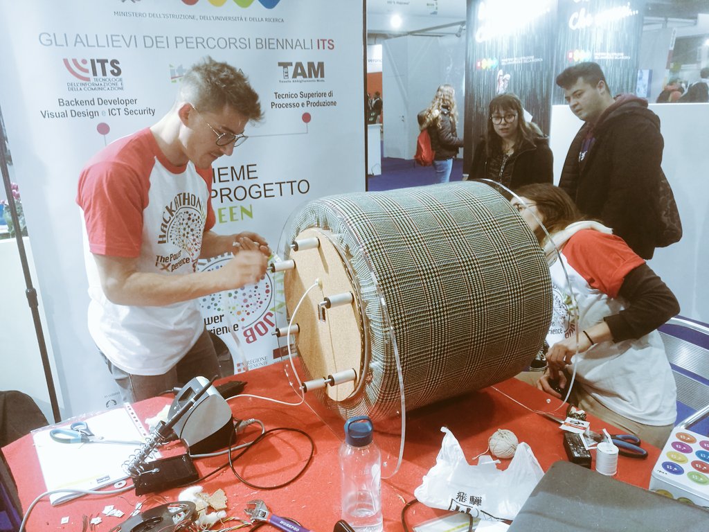OfficineInnesto's tweet photo. Second day, and some early #design ideas of our #its4.0 of  #hackjoborienta #smartcellar in #verona @job_orienta @its_ict_pie @its_energia_piemonte @tambiellastudenti @miursocial @vongomben https://t.co/O411eonjjS