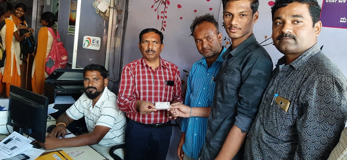LBagalkote's tweet photo. Cards Distributed under PMSYM Scheme @ Bagalkot CSC Centre https://t.co/aatUkT4NCi