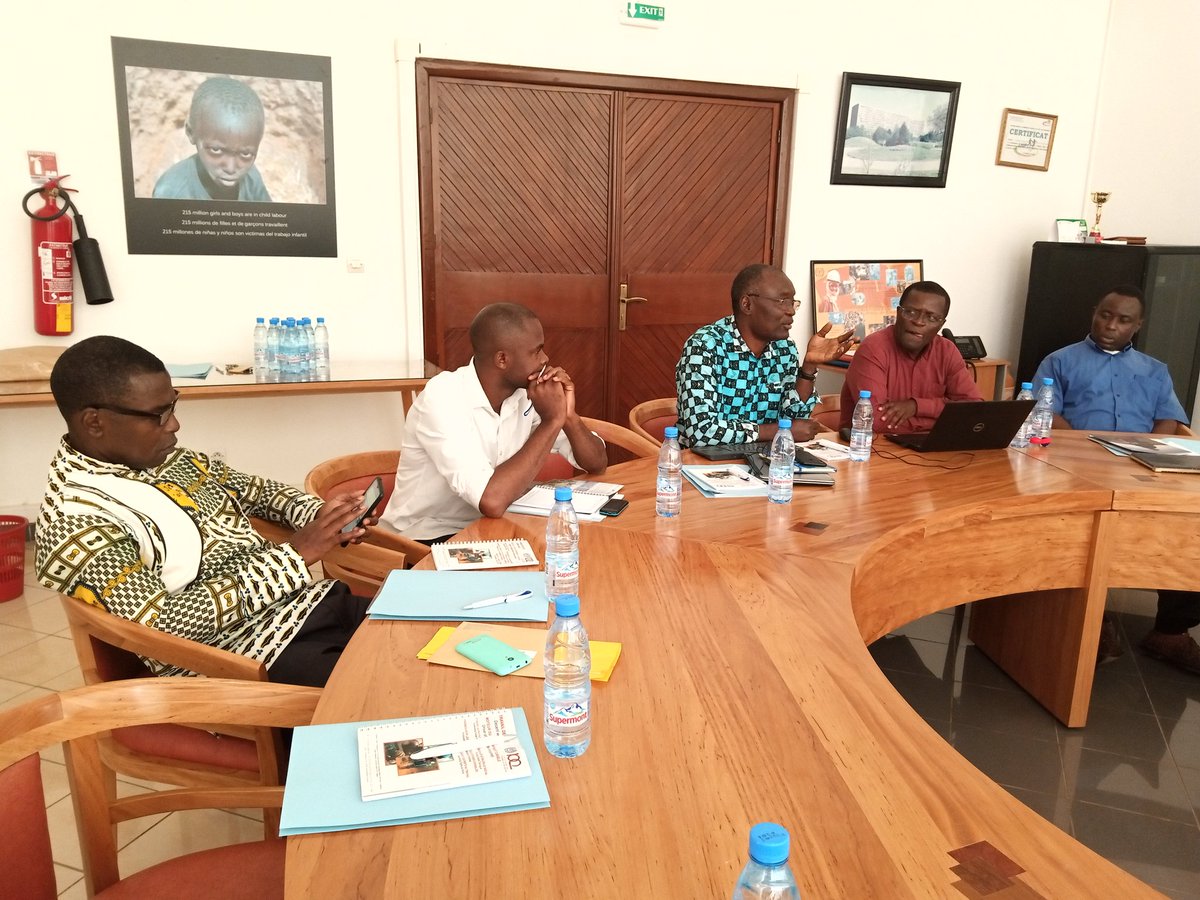 14 ème Réunion Régionale Africaine : M. François Murangira, Directeur de l'ETD/BP-Yaoundé s'entretient ce jour avec la presse camerounaise sur les thématiques inscrites à l'ordre du jour.
<a href="/ILOAfrica/">ILO Africa</a>
<a href="/UN_Cameroon/">UN_Cameroon</a> 
<a href="/ColonjuwonILO/">Cynthia Samuel-Olonjuwon</a> 
<a href="/petervan_rooij/">Peter van Rooij</a>