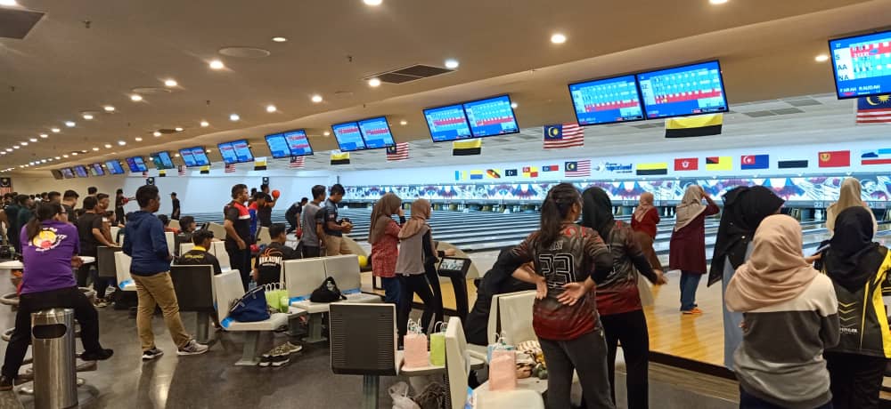 sukan_uitmperak's tweet photo. Turut berlangsung kini di Ampang Bowl, Seri Iskandar
pertandingan sukan Tenpin Boling bagi 
Kejohanan Sukan Antara Program (SUPRO) 
UiTM Cawangan Perak 2019.

Atlet Cemerlang, UiTM Gemilang.

#supro
#uitmperak
#silverlions https://t.co/7Ef7mu1kBO