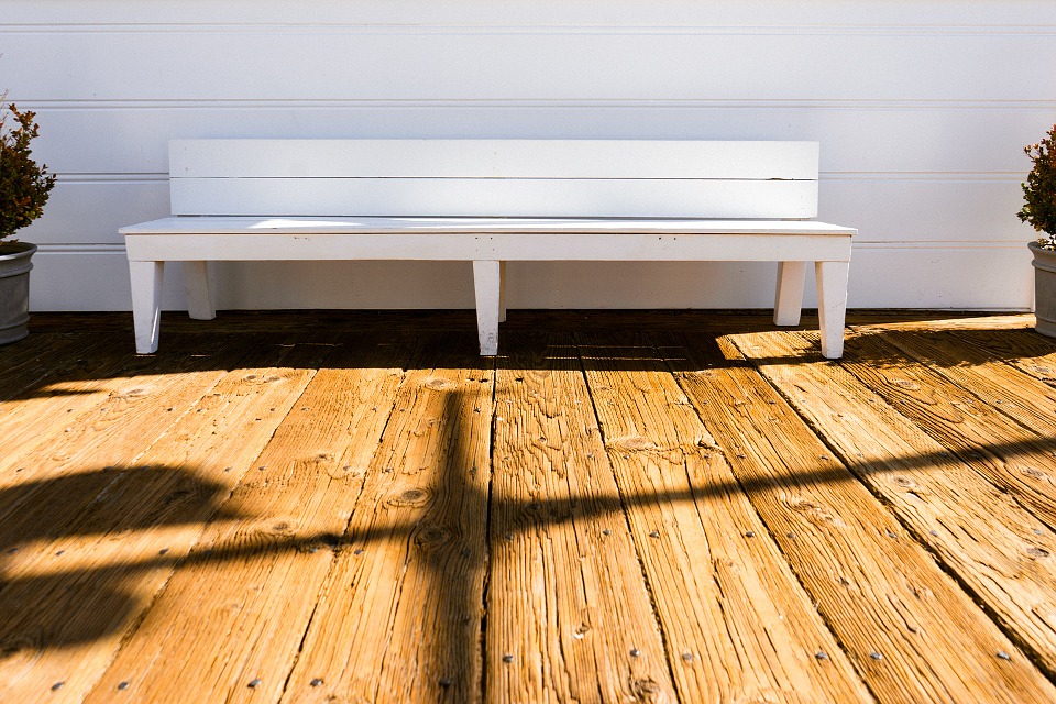 ACSLMT's tweet photo. Biting #winds, heavy #rainfall and freezing temperatures are just around the corner – make sure your decking is prepared with our top #tips! https://t.co/bqxeSEhSW1 https://t.co/miKMnn1rx7