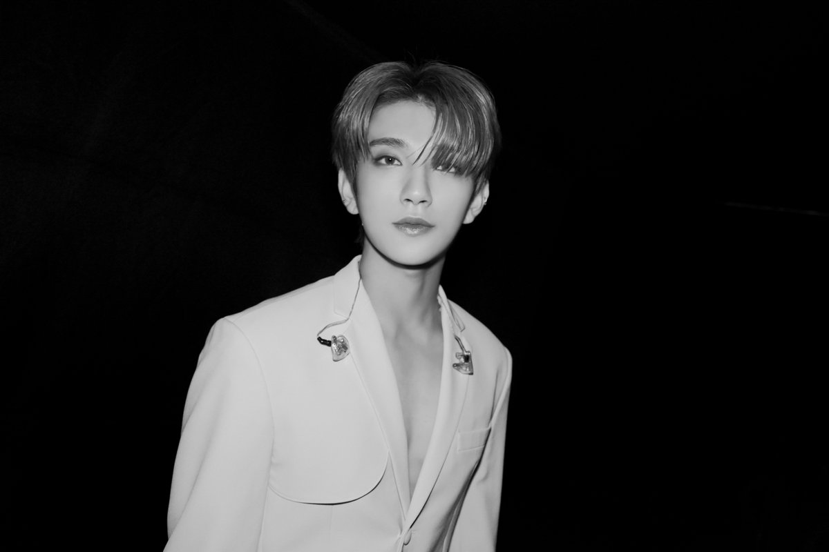pledis_17's tweet photo. [17'S] ODE TO YOU BACKSTAGE📷

#SEVENTEEN #세븐틴
#SEVENTEEN_WORLDTOUR
#Ode_to_You_with_SVT https://t.co/YrVlq57yp5