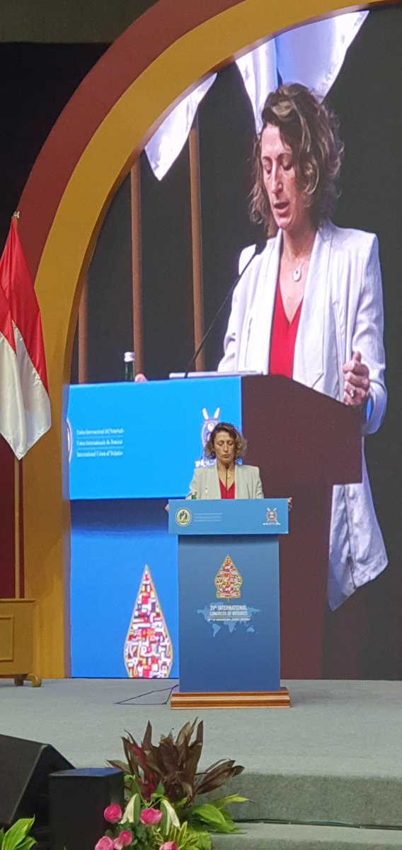 Laurence Leguil explique pourquoi et comment la France a largement fait le choix du Notaire pour accompagner les nouveaux besoins de la société et alléger la charge des tribunaux - PACS - Divorce - Mandat de protection futur - Consentement à PMA - etc ... <a href="/LaurenceLeguil/">Laurence Leguil</a>
