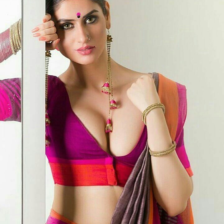 Woman_with_fire's tweet photo. Gift me some yummy spicy food, french red wine, romantic music and cold weather for this weekend, im all urs 🥰🥰🥰
#HappyWeekend all
@sw_ee_ty1 
@hottie_shanaya 
@Myra__Queen 
@LubnaAli_2019 
@lipakshi_kapoor 
@Jyot_shna 
@simple_housewif 
@nuty_gal 
@Sonal1238 
@RenukaPandit7 https://t.co/TQLprdP2FV