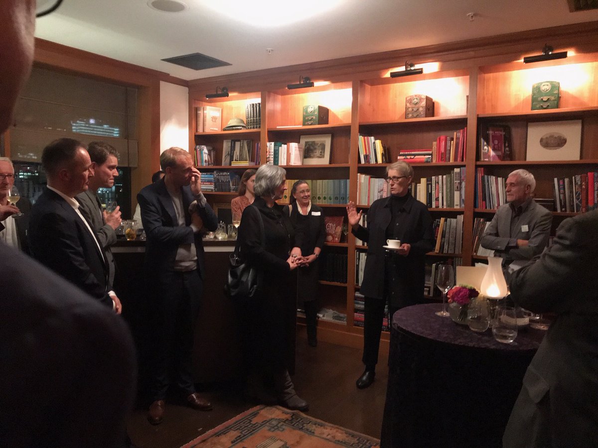 NAXarchitektur's tweet photo. "Ich sehe mich als Anwältin der dt Architekturqualität", so @BMI_Bund Sts Anne Katrin Bohle gestern beim #NAX-Kamingespräch im China Club. In gemütlicher Atmosphäre ließen 30 Paten u -Partner das Jahr ausklingen und blickten gemeinsam mit uns auf die spannenden Aktivitäten 2020. https://t.co/9i5JDbjJEU