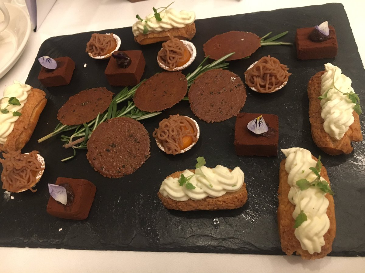 Awesome dessert from our one and only <a href="/JoeReddie/">joe®️</a> <a href="/TheHomeofGolf/">St Andrews Links</a> well done chef #proudlecturer @sruc and to finish off the <a href="/SavourStAndrews/">Savour St Andrews</a> dinner lovely selection of petit fours from <a href="/geoffreysmeddle/">Geoffrey Smeddle 🇪🇺</a> <a href="/ThePeatInn/">The Peat Inn</a> and <a href="/fifecollege/">Fife College</a>