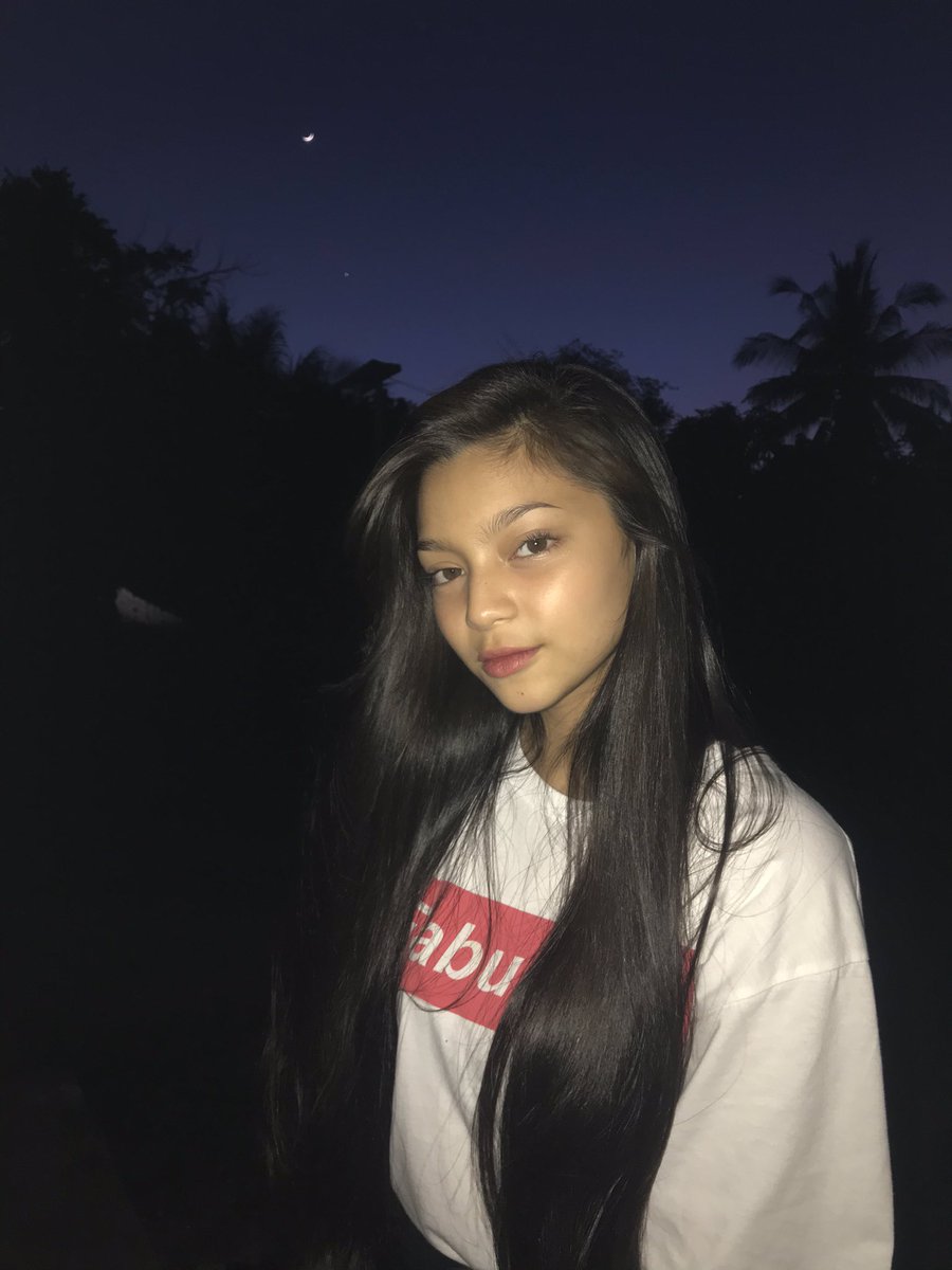 Krstnlim's tweet photo. Sa puting buwan, sa dilaw na ilaw🤦🏻‍♀️ https://t.co/uyTLDJ9Dsh