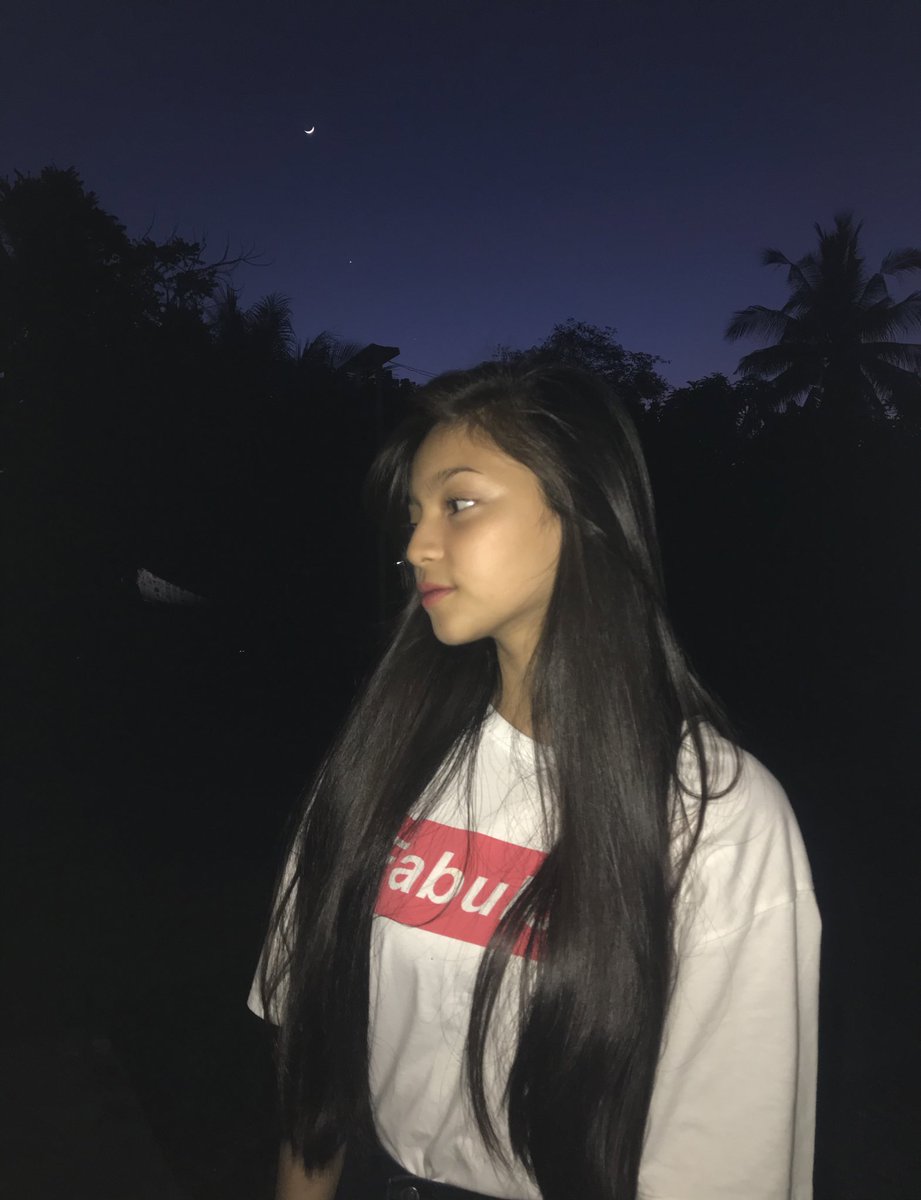 Krstnlim's tweet photo. Sa puting buwan, sa dilaw na ilaw🤦🏻‍♀️ https://t.co/uyTLDJ9Dsh