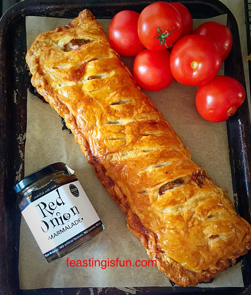 🌟Red Onion Sausage Plait🌟 So easy to make and delicious served hot or cold. It’s a family favourite here at Feasting HQ😉 recipe ➡️ feastingisfun.com/red-onion-saus… #easyrecipes #baking #Food #Christmas 🌟