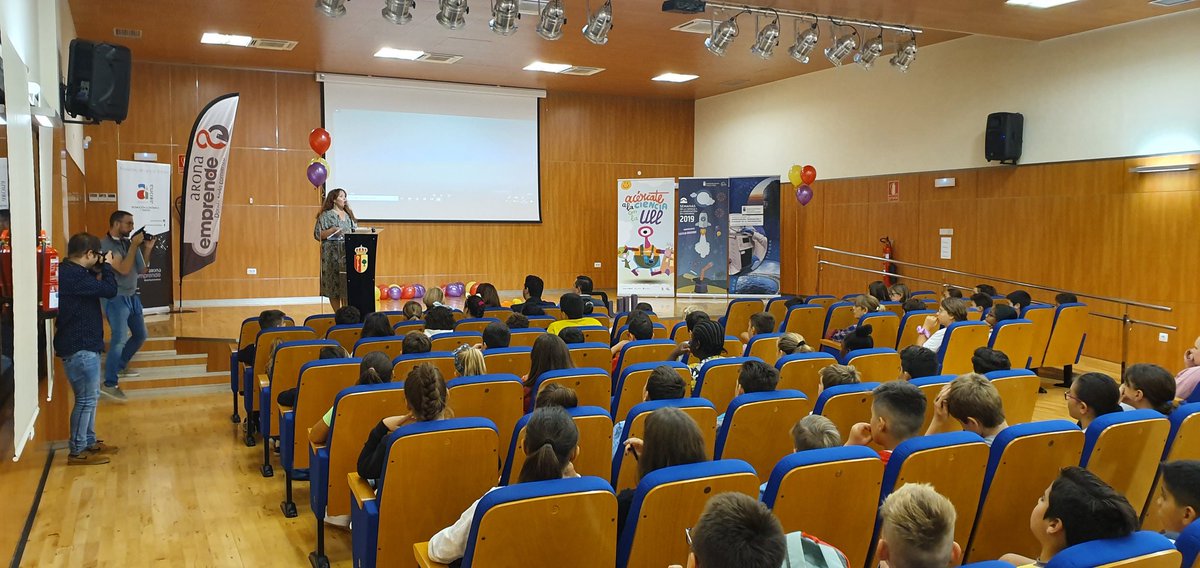 agenciaiisi's tweet photo. Un programa único de formación en ciencias y tecnología para más de mil alumnos de Arona #Tenerife https://t.co/P9n39iLuT7
#ARINNOVA en las #SCIC19 para el fomento de vocaciones científicas y tecnológicas entre la juventud https://t.co/xwL74pvJkn