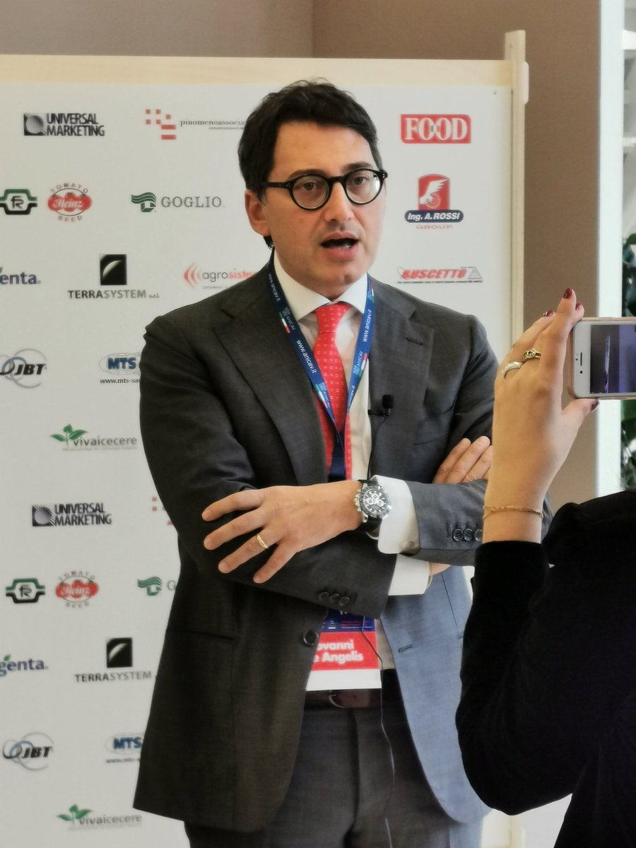 ElenaSalzano's tweet image. Al via l'Assemblea dell'@ANICAV_ con il #filorossodelpomodoro su tema della #reputation come asset strategico per il comparto. 
Certezza dei contratti, certificazioni e controlli, le parole chiave del Presidente Ferraioli. 
...
#teamatwork #contenitorididee