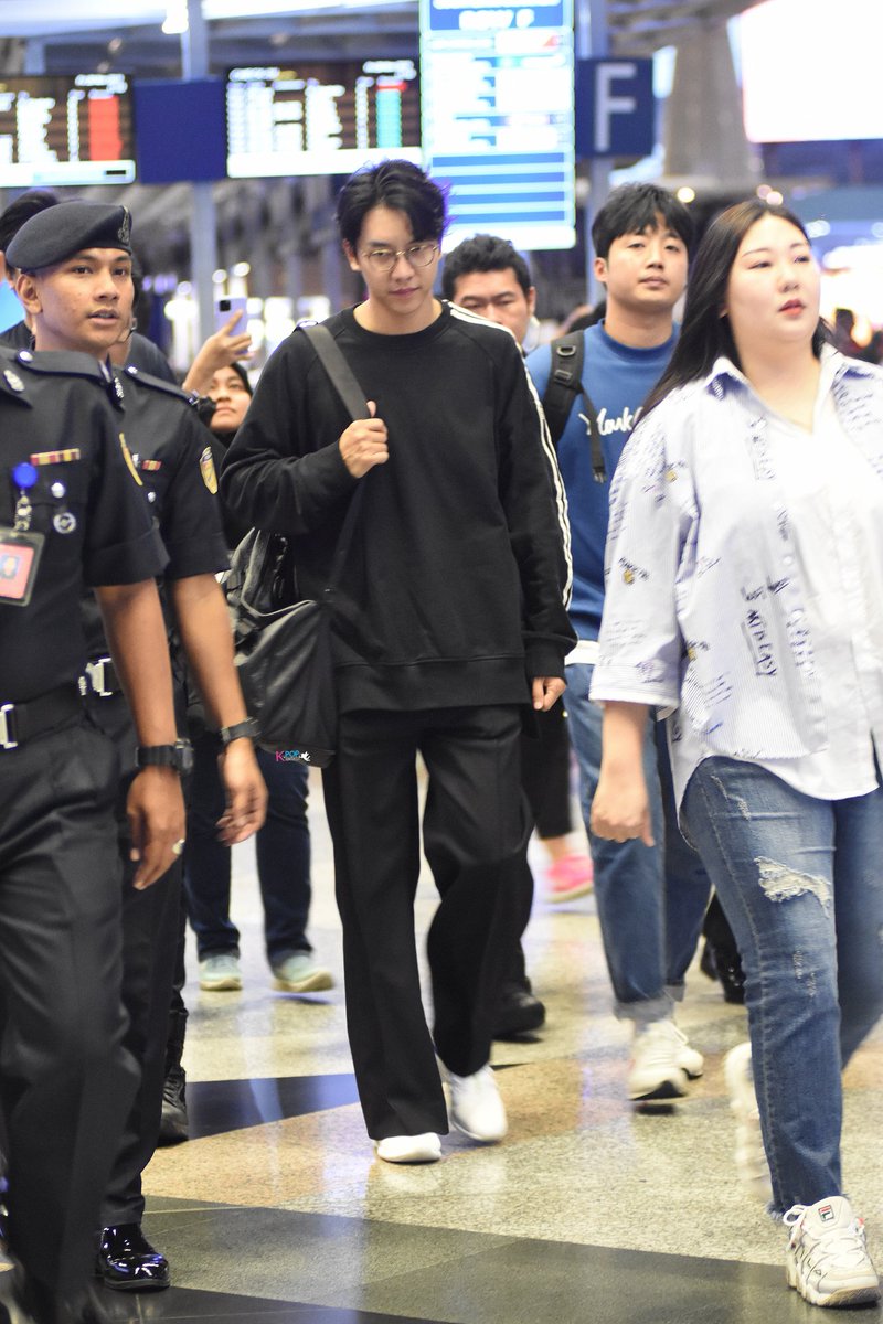 MyKpopHuntress's tweet photo. 191129 #LEESEUNGGI @ KLIA, Malaysia (ICN>>KUL)

Welcome back oppa ~ ❤️

#LeeSeungGiVagabondVoyageinKL
#LeeSeungGiinKL #LeeSeungGiinMY #이승기 -1- https://t.co/jRokgSTNMO