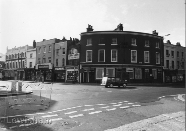 We are investigating the substantial demolition of the former Noah's Ark public house, located within Deptford High Street conservation area – read our full statement here ow.ly/7BzS50xnAJk