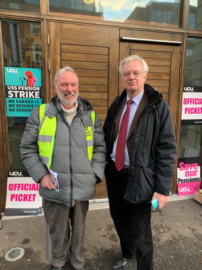 ou_Ireland_ucu's tweet photo. Day 5 
A frosty Friday and there is an unexpected visitors to the picket line at the Open University’s office in Belfast: former colleague and Trade Unionist, Alan Carr and also Conservative MP candidate, David Davies.  @OUBUCU
#UCUStrike #UCUStrikesback https://t.co/loeVv2KeRe