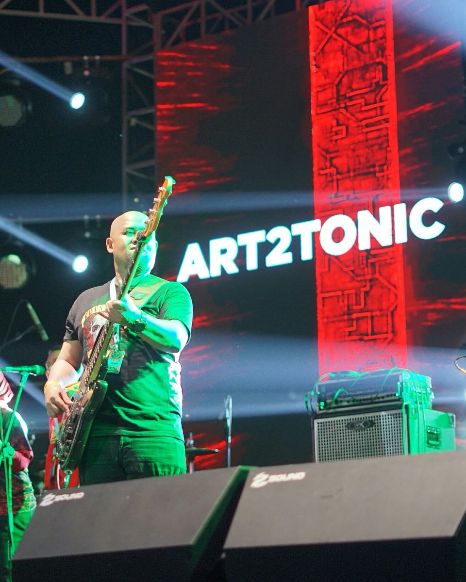 Satu-satunya Cara untuk melakukan pekerjaan hebat adalah cintai apa yang anda lakukan..

(steve jobs)