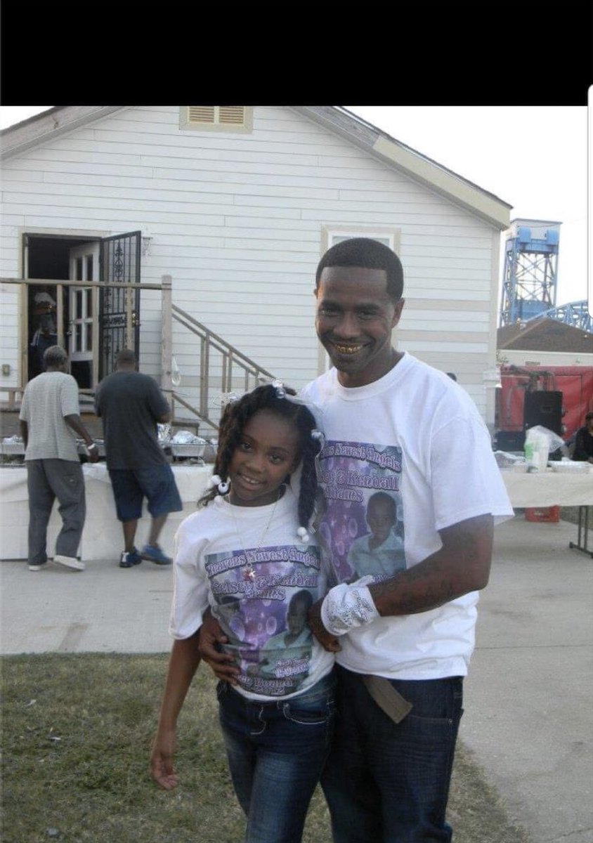 ke_yonaa's tweet photo. It’s 4 in the morning and you on my mind heavy rn this just not sitting with me I can’t stop crying why bruh whyyy . It’s not fairrrr .Last time we talked you told me to stay your pretty lil girl .. Please sang our song on more time💔💔 #restupdaddy https://t.co/Kj2elkZ40t