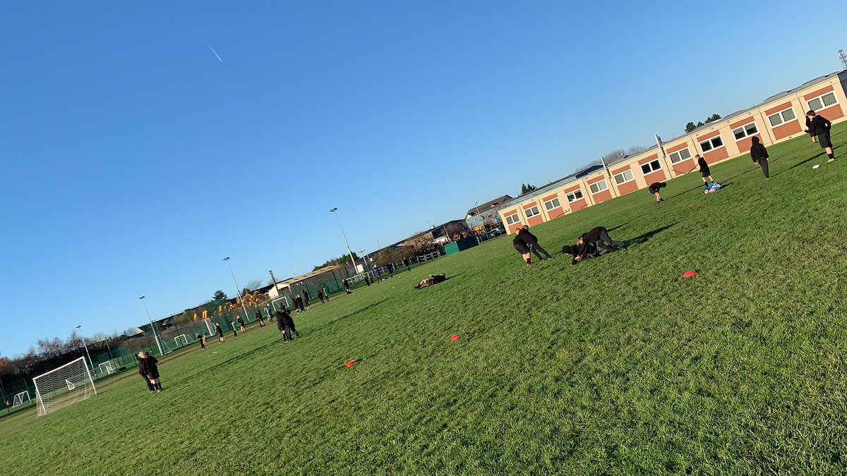 PE_Bruntcliffe's tweet photo. Bit of a better day for rugby today for the year 7 boys and girls. #rugby #huddersfieldgiants #skytry @huddersfieldg @GORSEGetHealthy https://t.co/D4mr0Q0M2H