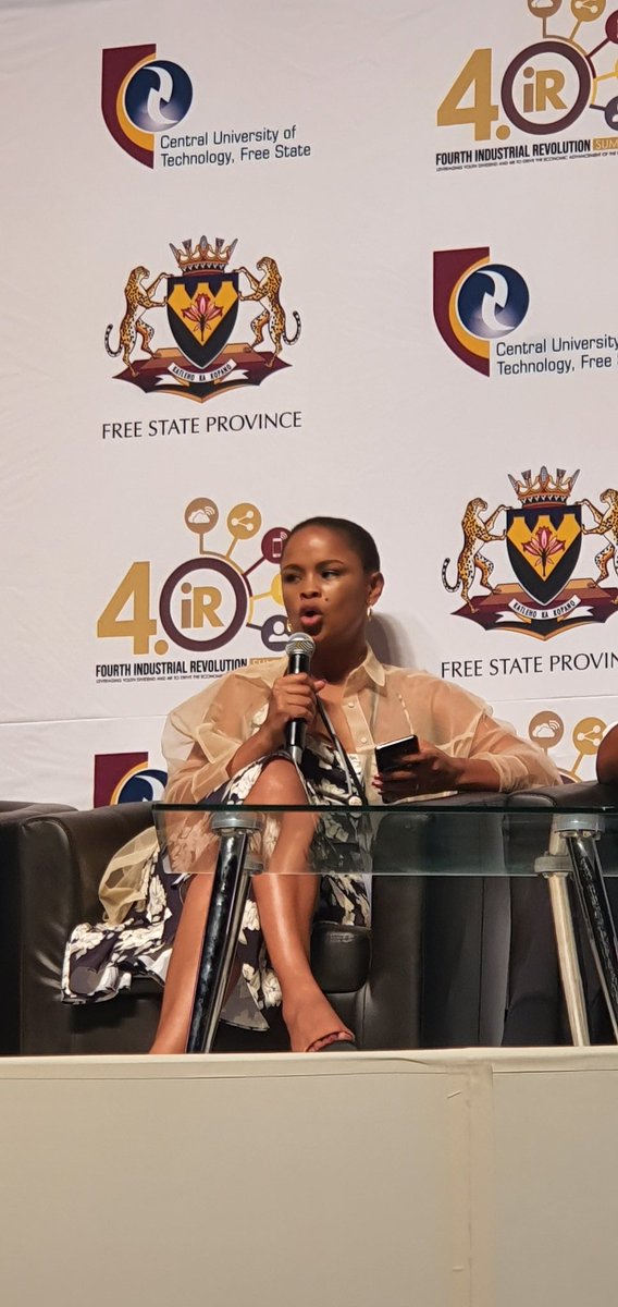 womenofnotesa1's tweet photo. Bona moGirl @magsshivanda - she is a Woman of Note akere
.
.
Mrs Mags Shivanda, founder of @BloemGirlsRock and Director @ Digital Shero spoke on revenue opportunities for community media in this 4IR era
#FS4IRsummit19 https://t.co/ep6M93sKWD
