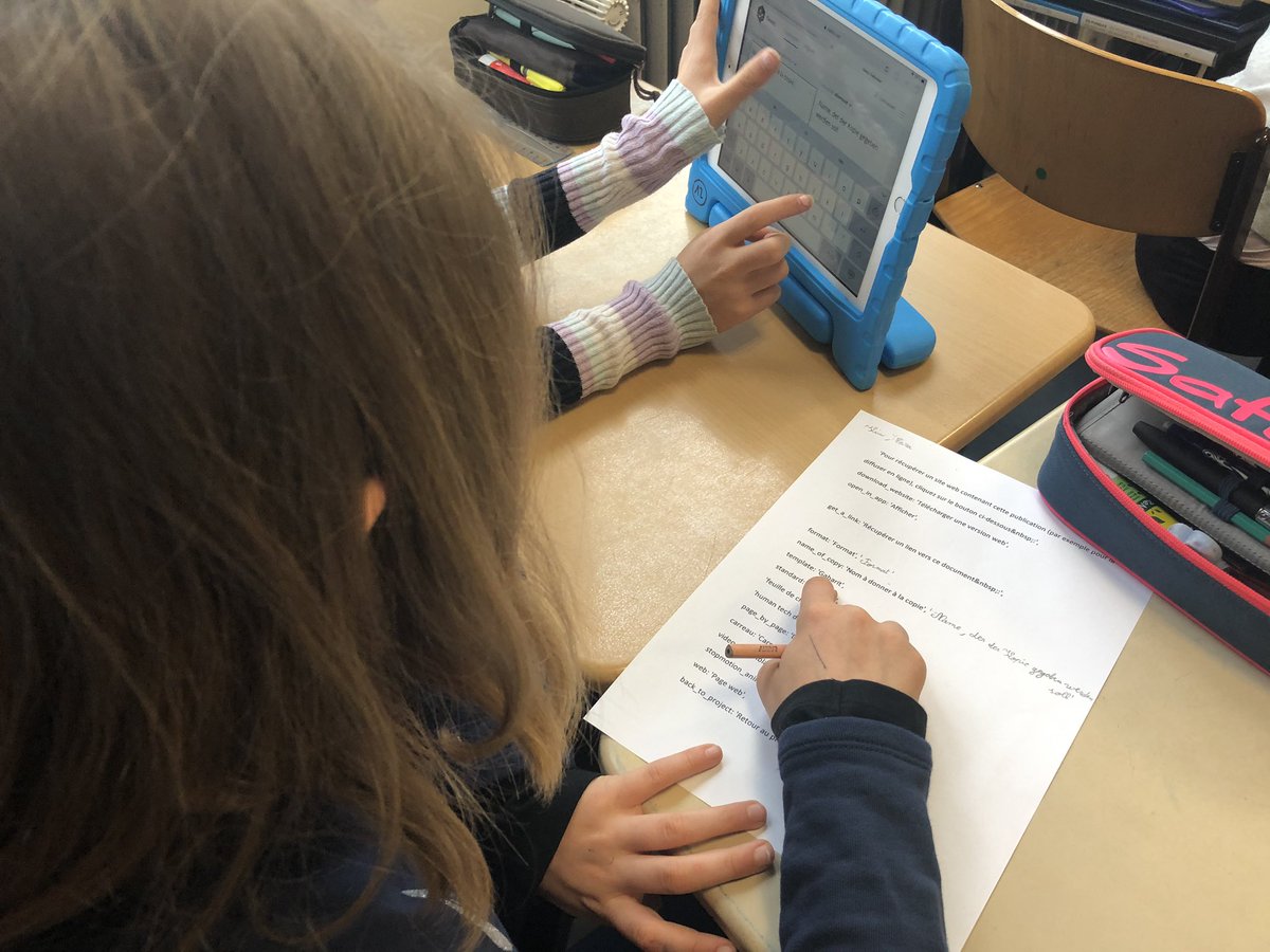 Christophe_Buco's tweet image. Début de la traduction en allemand de l’interface #dodoc par les élèves de @CM_SAARBRUCKEN dans le cadre du @FablabAlEcole Ça négocie dur sur le sens des mots ! @Canope_57 @Canope_54