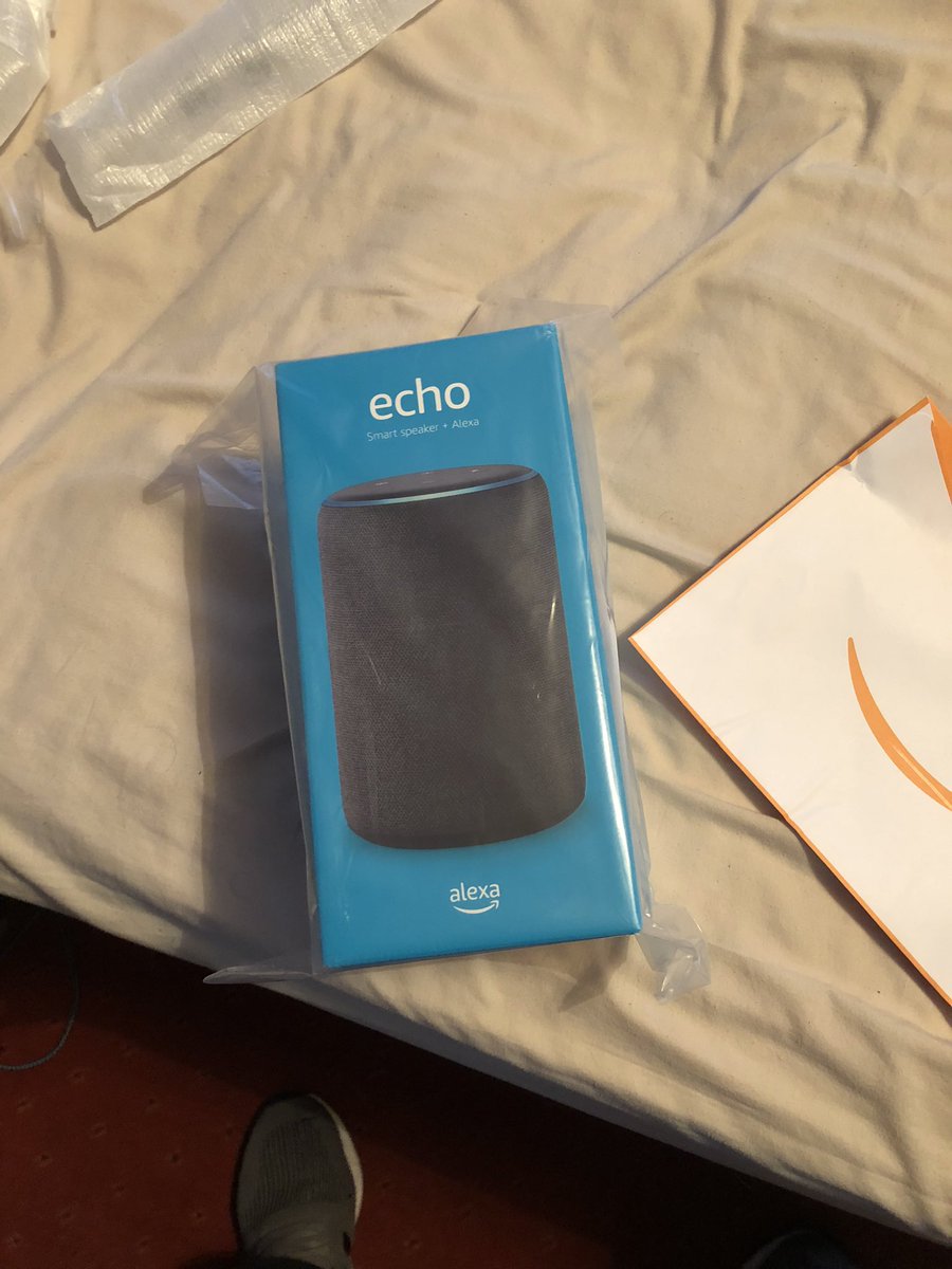 DLSCOVERR's tweet image. Wtf @CMGBrett just sent me a random present, 😘