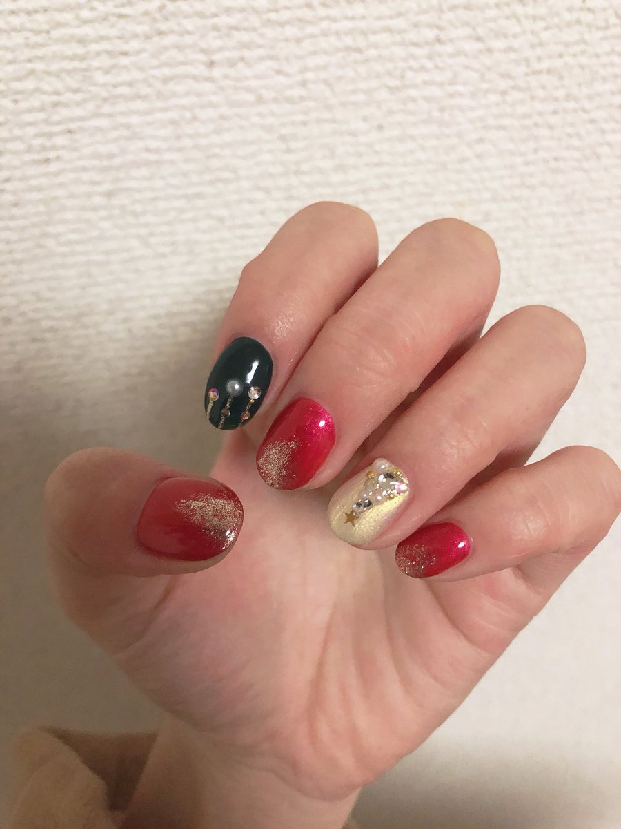 Ayk على تويتر クリスマスネイル可愛い 追加料金かかったけど色増やしてよかった