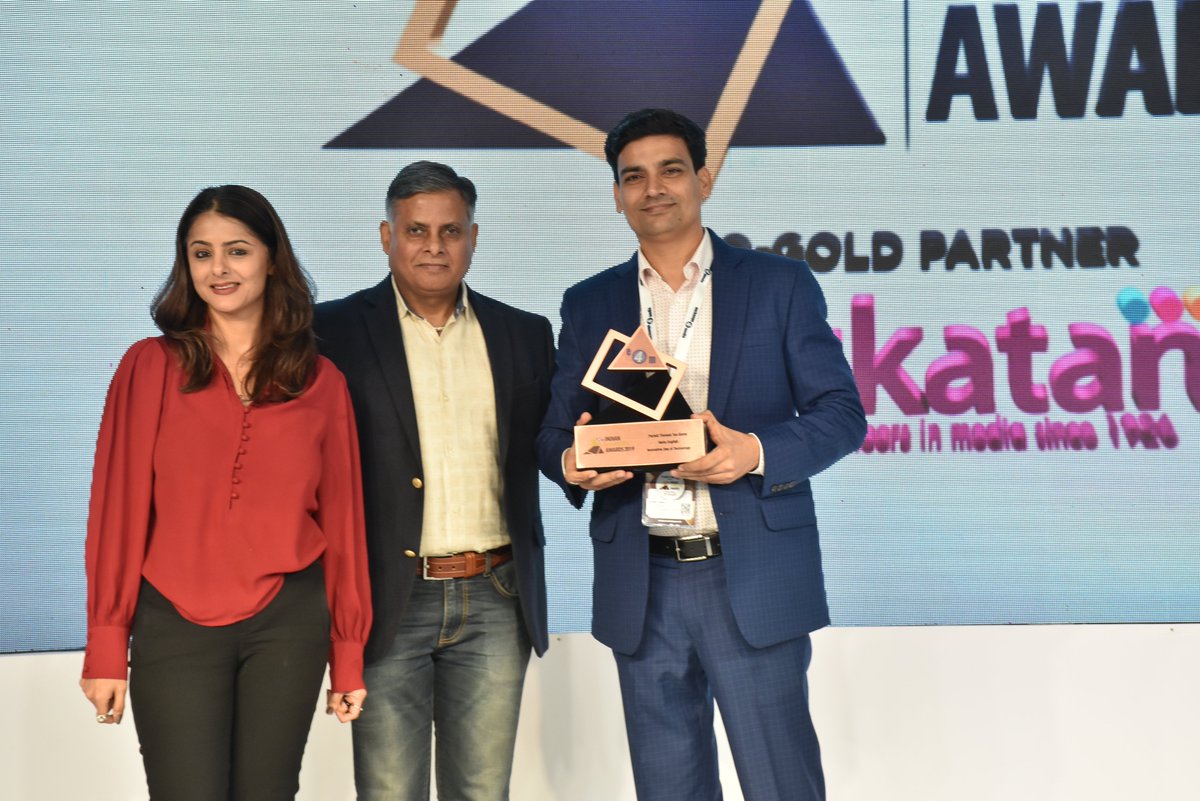e4mevents's tweet photo. #exchange4media Congratulates #HelloEnglish @officialparleg on your well deserved victory on winning Bronze for Category- Innovative Use of Technology at #indianmarketingawards . Here's the complete list of Winners : https://t.co/KF2D7WAxef https://t.co/rNv9Vl0vQA