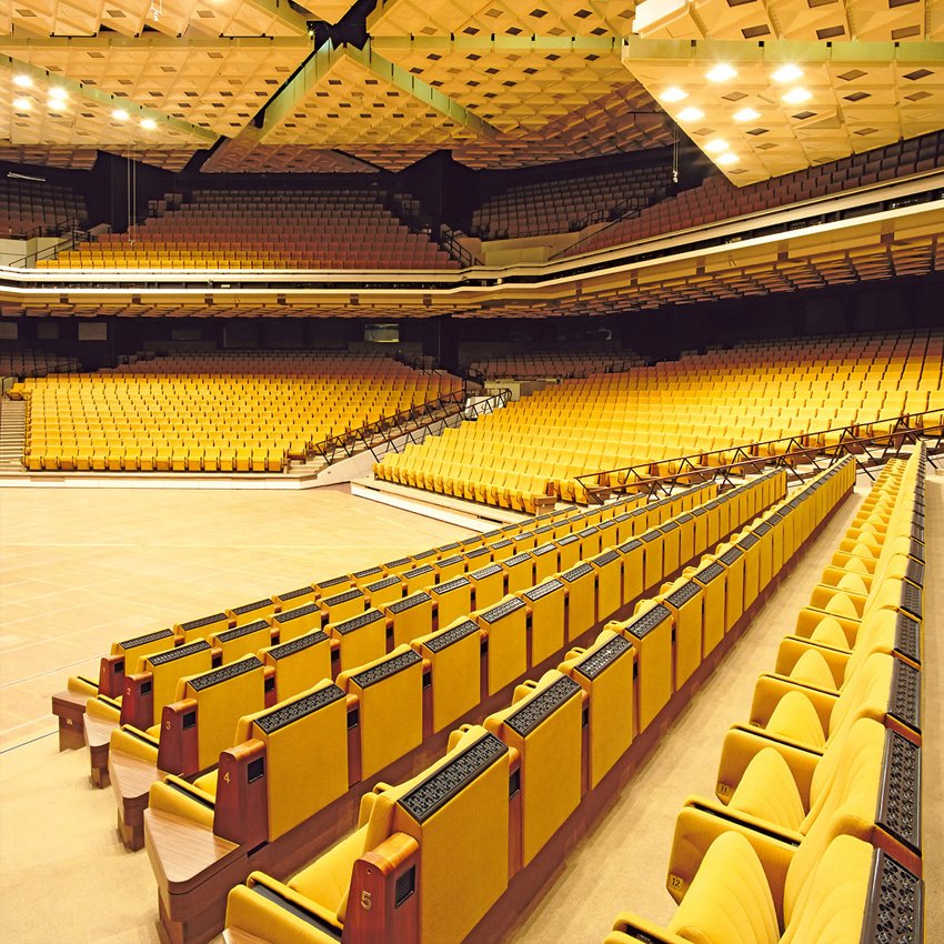 Marnerbanana's tweet photo. @tomravenscroft @dezeen Definitely the Palast der Republik, preferably for an evening diplomatic social event with the starlights lit and the automated auditorium folding back into a disco dancefloor! #Architecture #History #FunkTime 🎉 https://t.co/2yKTj1XcjI