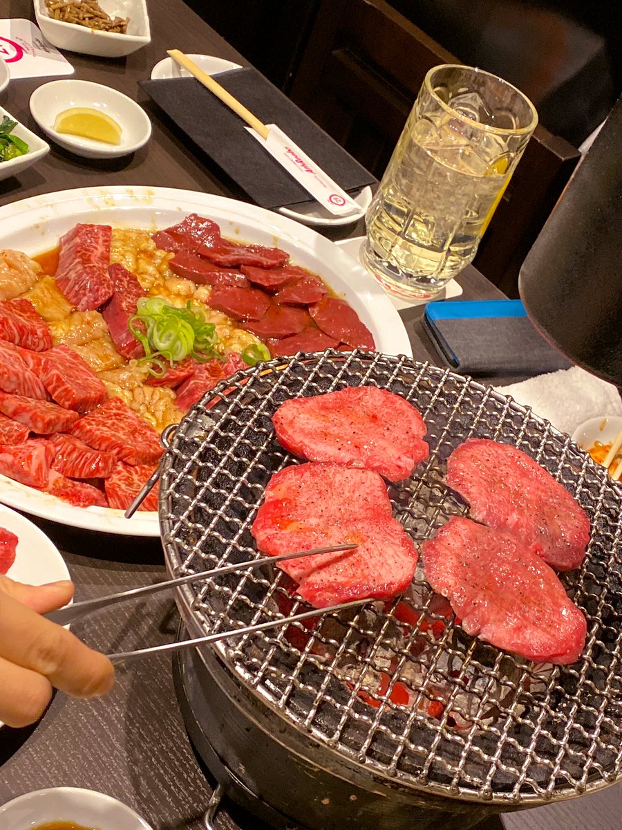 いい肉の日…ともだちと肉まんくんの誕生日を祝っています。おめでとう㊗️肉まんくん!! 