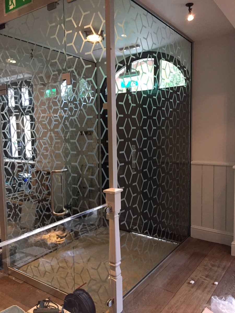 jconnorsigns's tweet image. Recent projects completed at a bar in Moseley using all methods -#traditionalsignwriting, #etchvinylgraphics, #wayfindingsigns