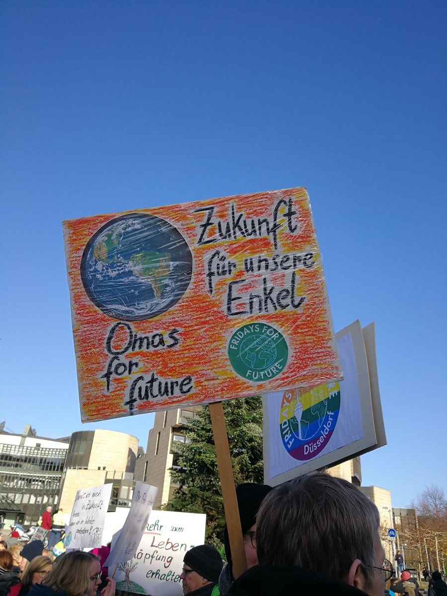 Liebes @1LIVE Team, super, dass ihr so viel über <a href="/FridayForFuture/">Fridays for Future Germany</a>  berichtet, aber bitte sagt nicht immer "es werden Schüler und Studenten auf die Straße gehen". #fridayforfuture #fff