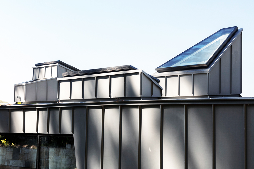 Every detail matters - in this case, carefully designed skylights, create the perfect light setting inside the Castle Cove House

Project team @callananconstructions &amp; @pascalegomesmcnabbdesign @elzincaustralia @arcroofing