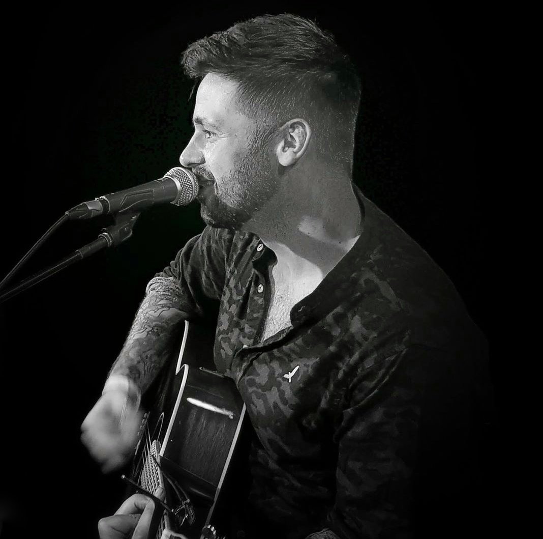 ClaireNaylor78's tweet photo. πΆ You are the calm...whenever the storm is raging....whenever the world gets crazy.......oh like it has been lately πΆ
Ben Haenow - Time Stands Still
#SongLyrics #TimeStandsStill #AliveAlbum #Fave #Singer #Songwriter #Music #Artist #Gig #Tour
https://t.co/hD6QLsKLfZ https://t.co/26lCCDcAX6