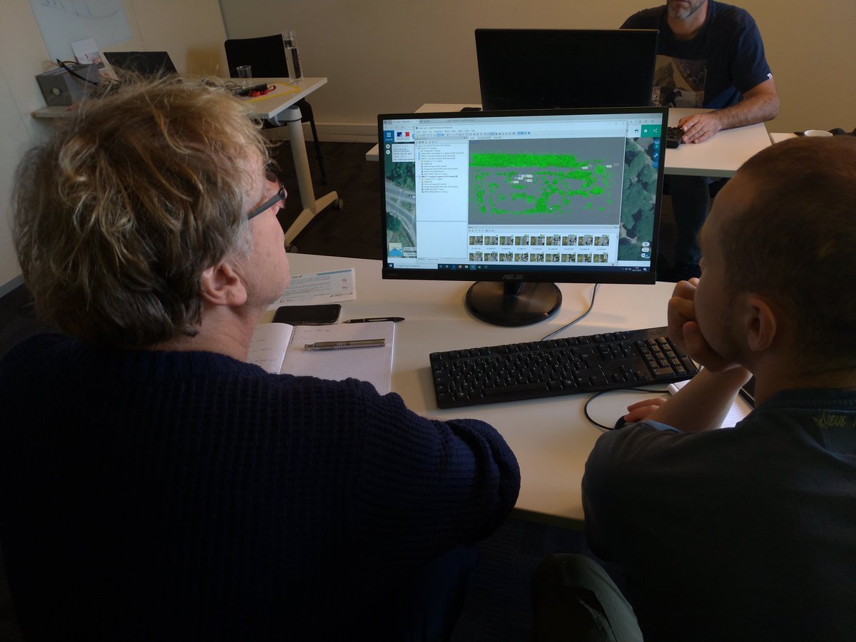 FormatDrone's tweet image. 💡Nos derniers stagiaires télépilotes de #drone viennent de finir leur formation à la #photogrammétrie par #drone. #Montpellier #Formation
Vous aussi, vous êtes intéressés pour acquérir de nouvelles compétences ? 
☛ En savoir +  format-drone.com/formation-phot…