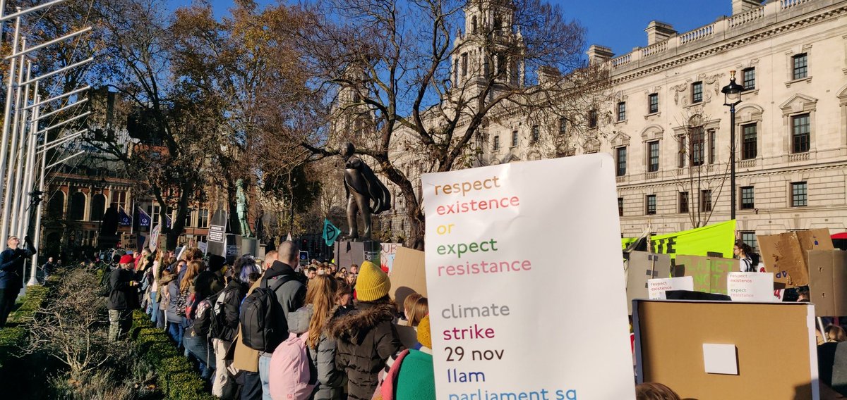 Good to see some people out at Parliament Square despite the cold today 💚