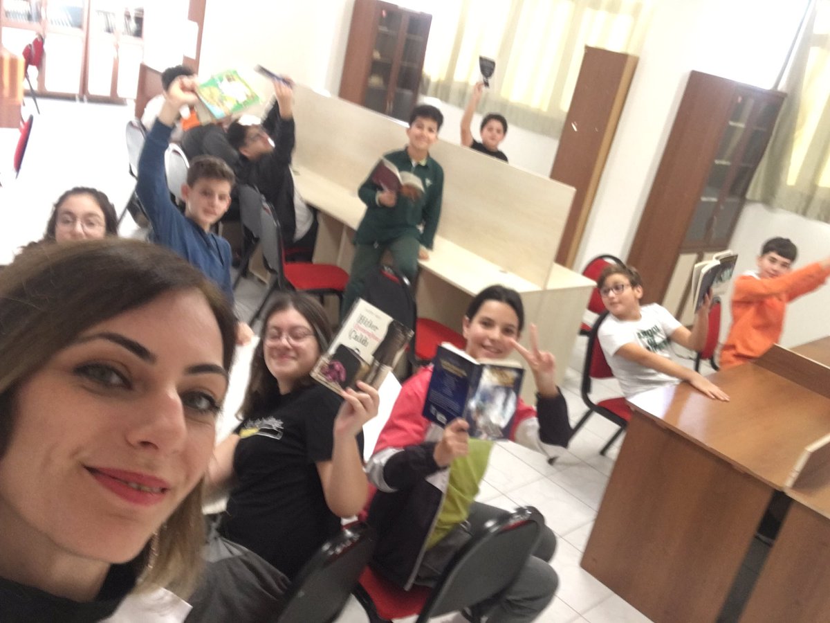 “Kitaplar beynin çocuklarıdır.”J.Swift #doğadakitapokumasaati# <a href="/KvancBarlas/">Kıvanç Barlas 🇹🇷</a> <a href="/Ozgukryrr/">Özgü Onur</a> <a href="/VolkanKurnaz11/">Volkan Kurnaz</a> <a href="/DogaDenizli/">Doğa Denizli</a>