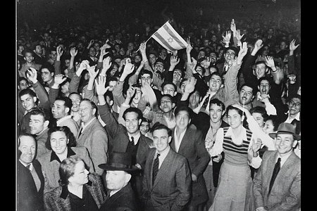Even though the proposed boundaries presented a dramatic shrinking of the territory allocated for a Jewish National Home by the League of Nations, Jews in the Mandate and around the world celebrated jubilantly. #Nov29 PINN HANS הנס פין