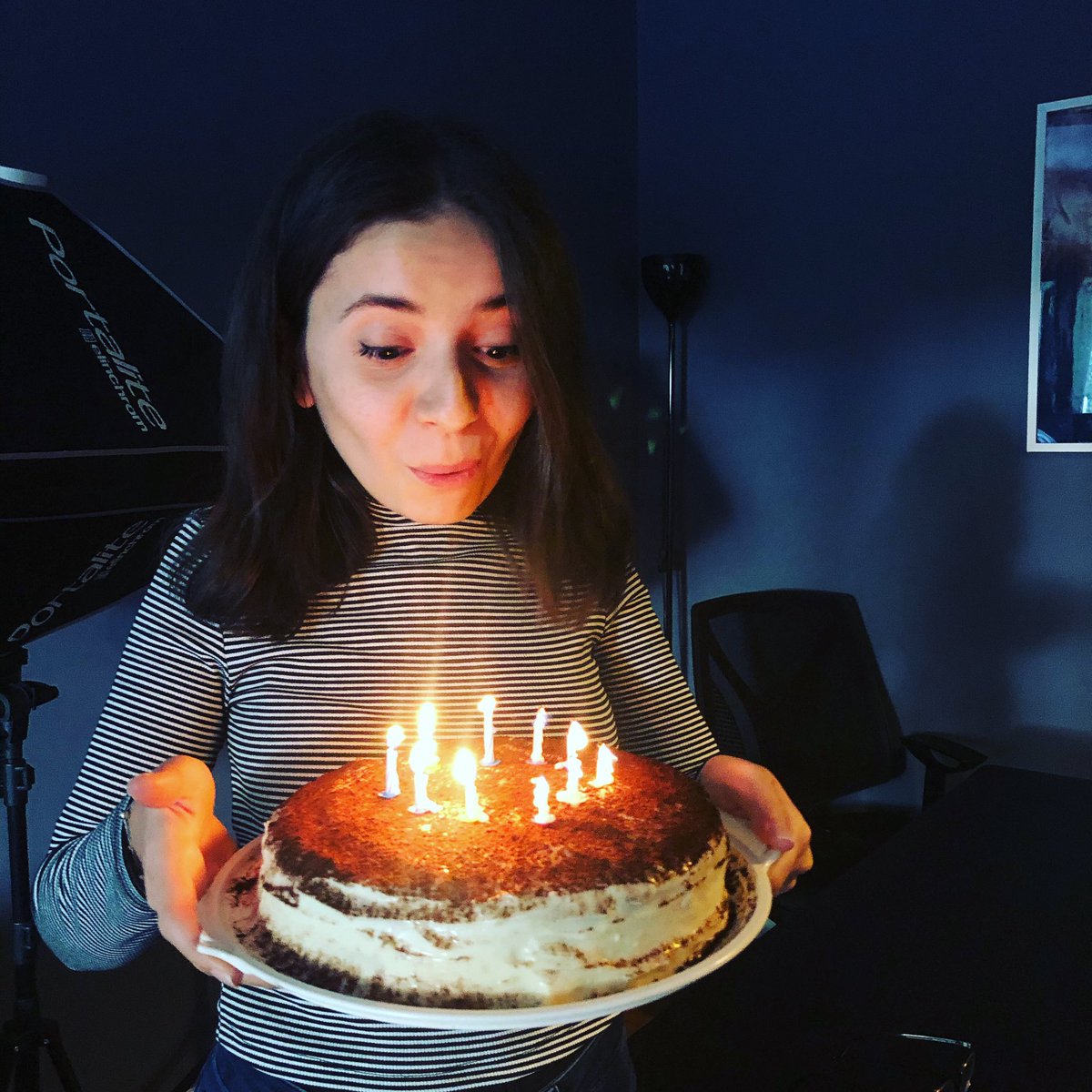 Ajansımızın müthiş yeteneği, netliğiyle bizleri kendine hayran bırakan
Grafik Tasarımcımız Merve’ye mutlu yıllar dileriz! 🎉🎊🎈🎂

#makaronajans #happybirthdaymerve #doğumgünü #ekip #team #ajanshalleri #dijitalajans