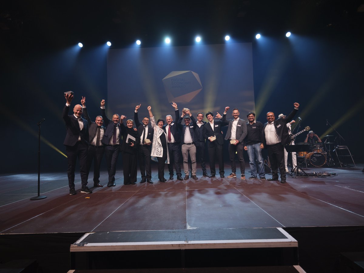 So sehen Sieger aus!🏆💪Danke an alle Beteiligten für einen tollen Abend mit visionären Projekten und gut gelaunten Gästen🍾digitaleconomyaward.ch
#winners #DigitalTransformation