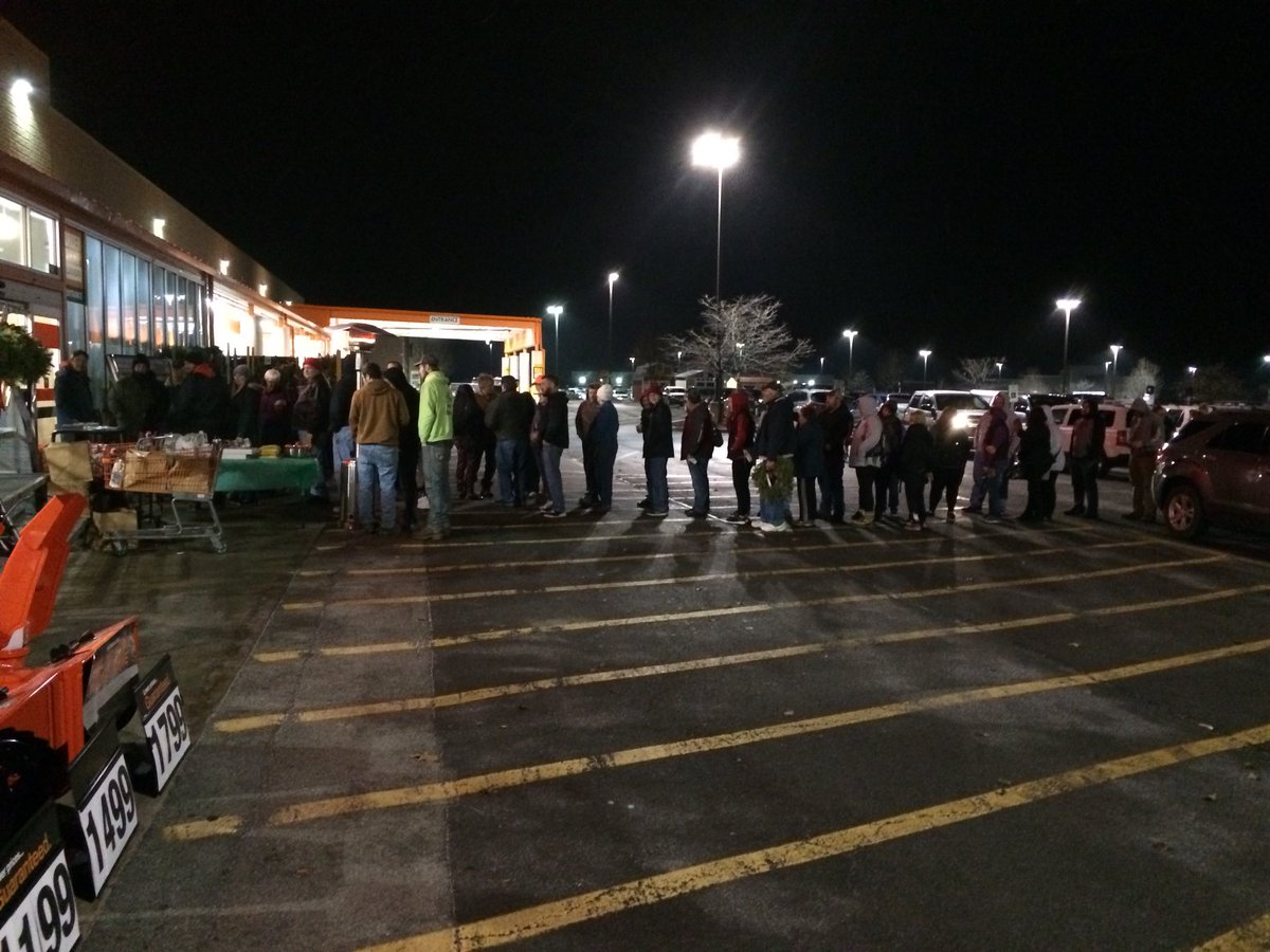 Ready for BLACK FRIDAY at the Auburn Home Depot!! #THD6846 <a href="/bengle13/">Bruce L. Engle</a> @HRJohnH