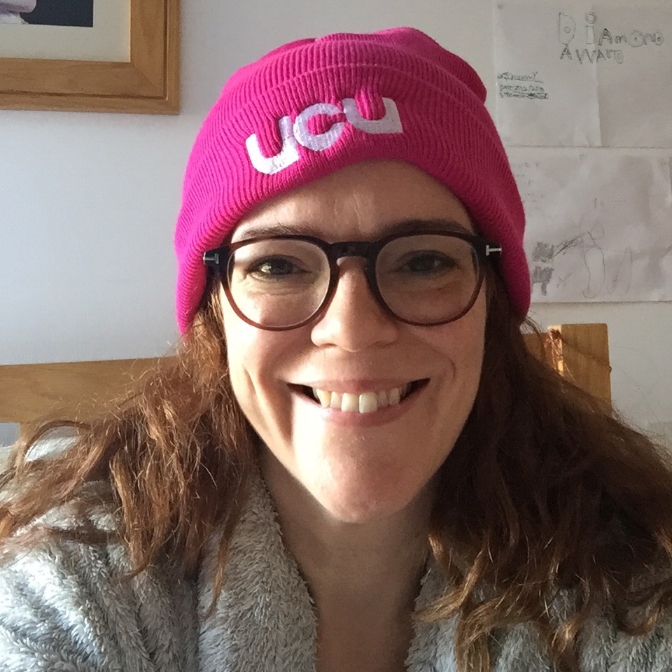 On the  #DigitalPicketLine today because I am, quite simply, knackered. So, a thread on getting through the  #UCUstrikes in one piece, energy,  #solidarity, academic life and the challenges of joining the strike at all.  #UCUStrikesBack  @qmul_ucu  @USSbriefs  @ucu 1/12