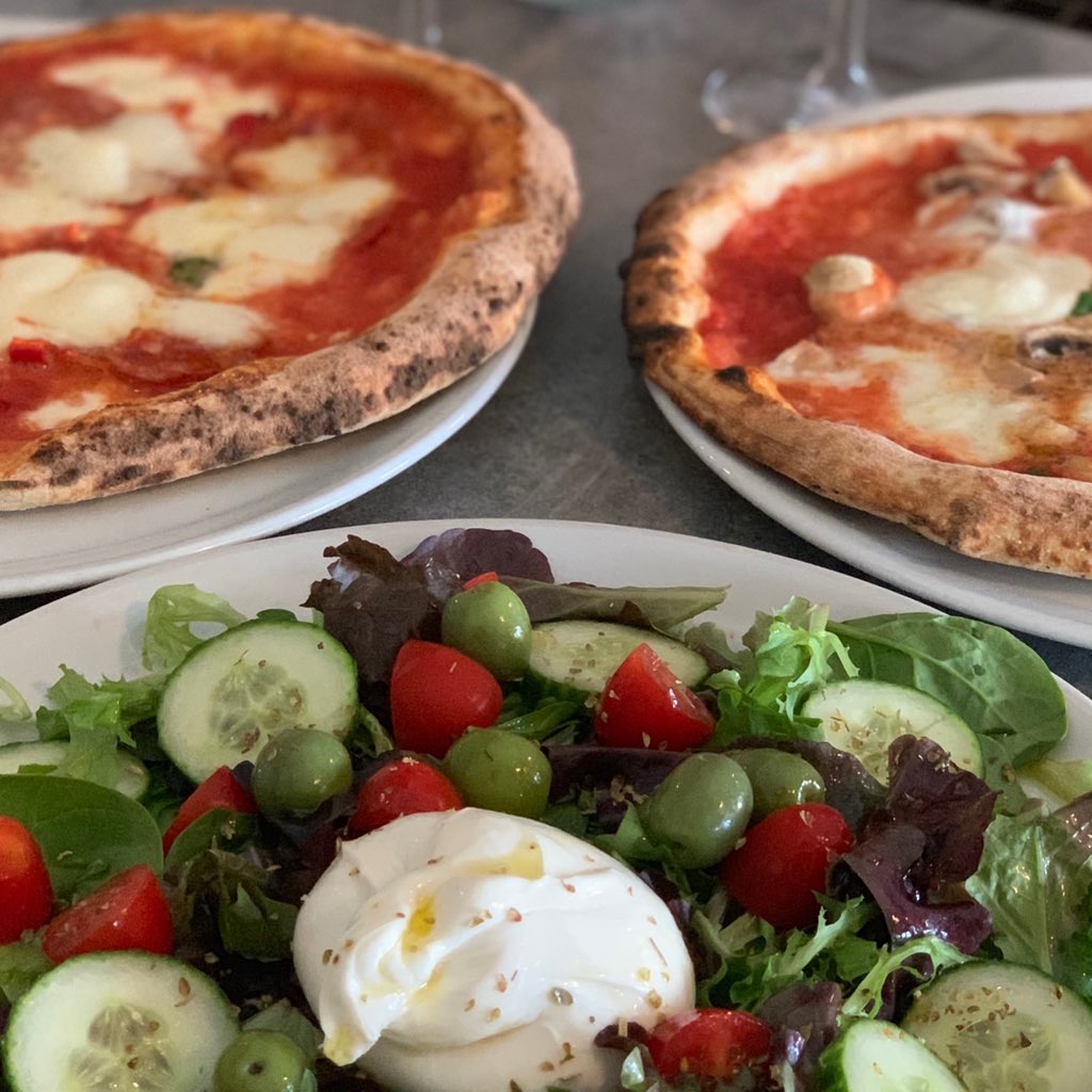 🍕LOVEN Pizza plans this weekend🍕⁣
⁣
Send your reservations to: loven@lovenpresents.com or slice into our DMs - group bookings also available 🕺🏻💃 #lovenpizza 🍕❤️