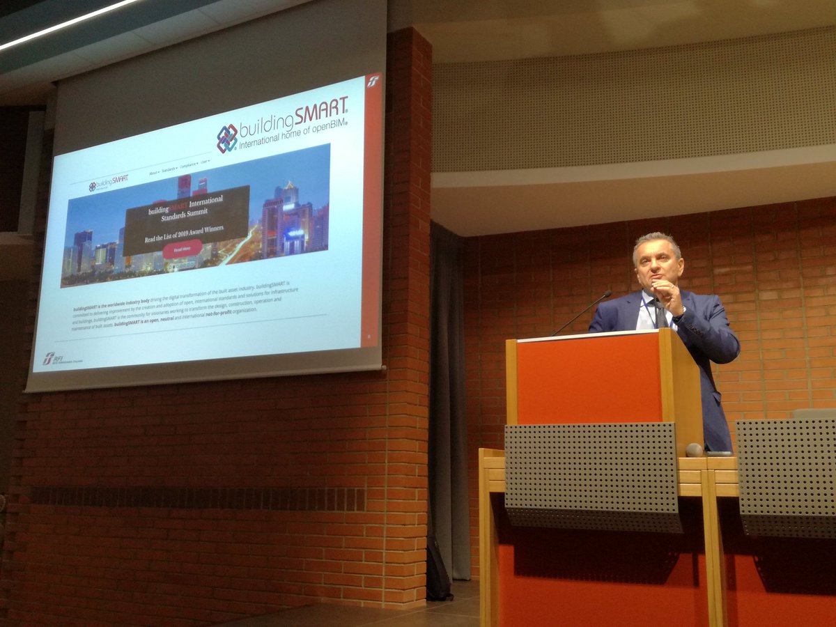anna_moreno_res's tweet photo. #ibimi presente al convegno #CIFI preso #ACCAsoftware dove l'ingegnere Ferraro di #RFI parla di interoperabilita e di open standard sviluppati nel contesto di #Buildingsmart https://t.co/jYGI9S6EK4