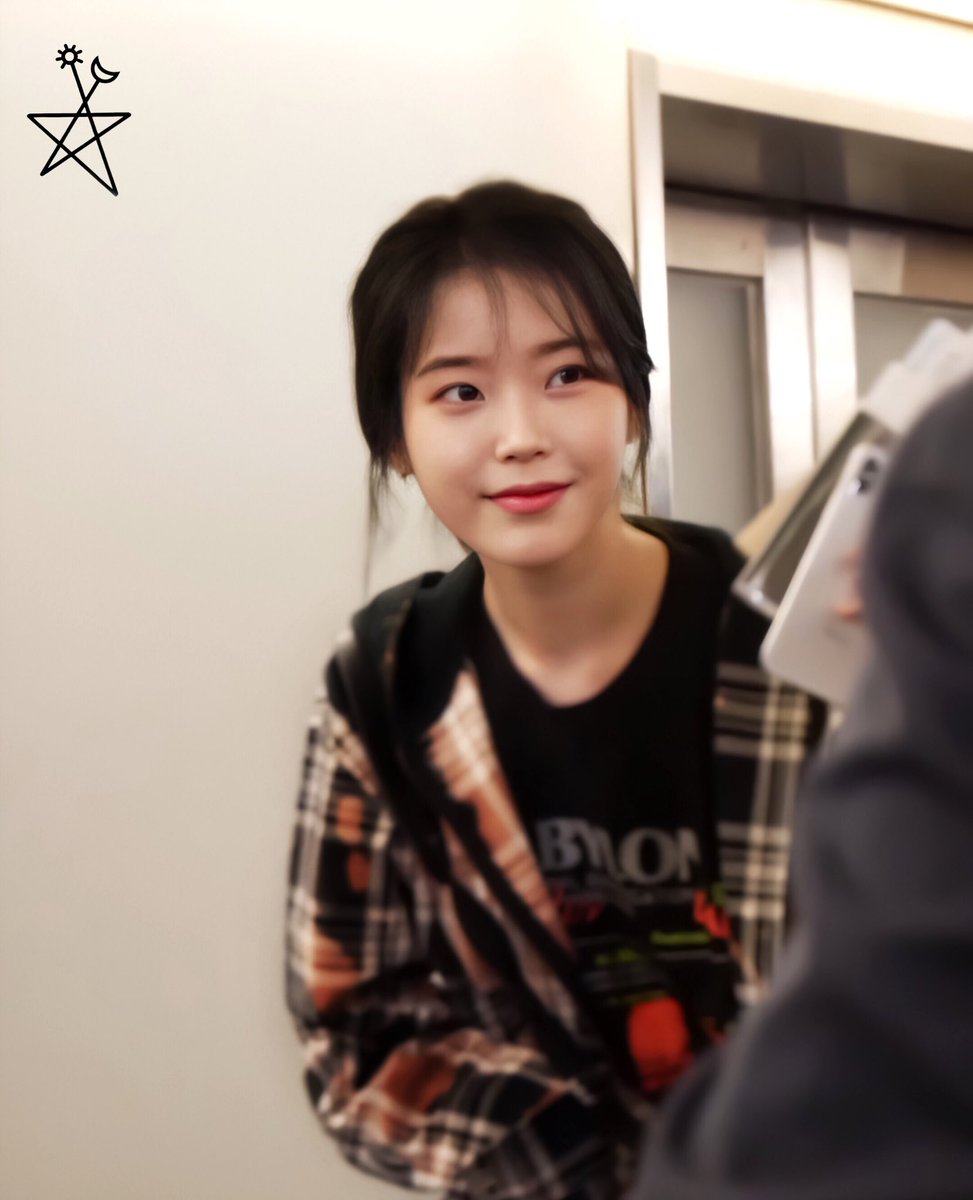 sunwithmoonstar's tweet photo. 2019.11.29 
Taiwan Taoyuan Airport
#이지은 #IU https://t.co/Wgwkyk4Ybe