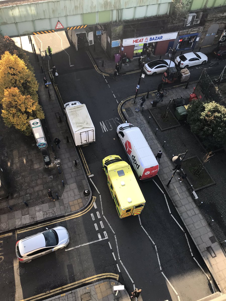 Shadwellwatch1's tweet photo. @DPDgroup_news  Your  inresponsable driver parks in a double yellow line obstructing the access of an #ambulance for 3 five minutes This is unacceptable! https://t.co/G6SshvRQ3W