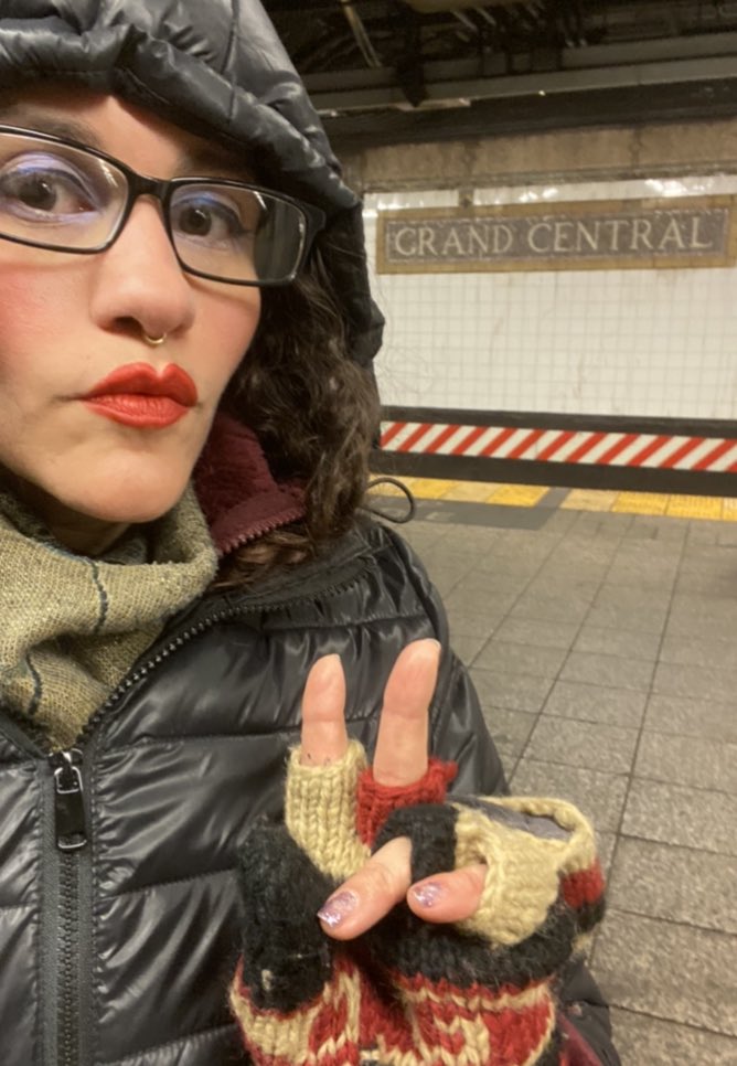 PRINCESSBETH01's tweet image. ⁦@ILLUMINATIAM⁩ ⁦@NYCTSubway⁩ ⁦@iVyTaroc⁩ ⁦@iamjopaul⁩ #HappyFriday #HaveAnEnlightenedDay #WorkBound #FastForward